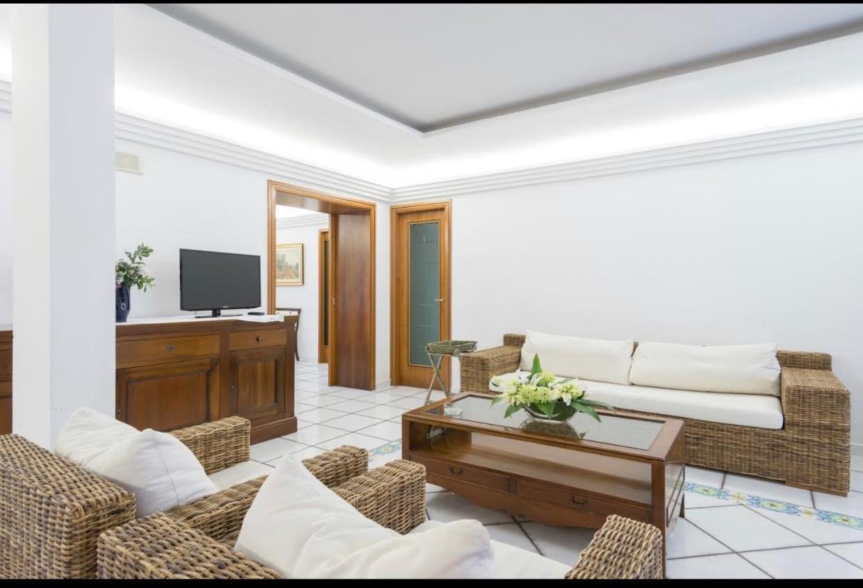 B&B Villa Irma ซอร์เรนโต ภายนอก รูปภาพ